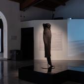 Immagine con abiti della mostra