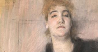 Immagine raffigurante donna in abito nero